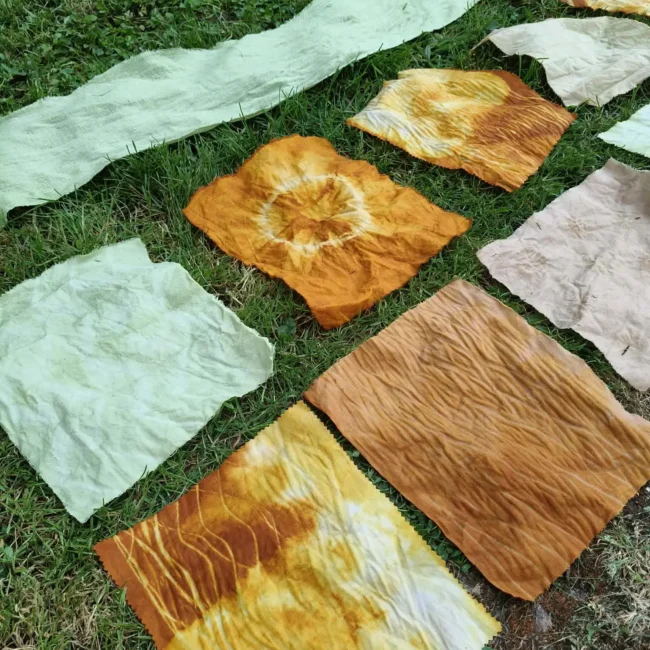 Ateliers d'impression végétale et teinture naturelle - pliage shibori, teinture végétale avec O détour d'un voyage