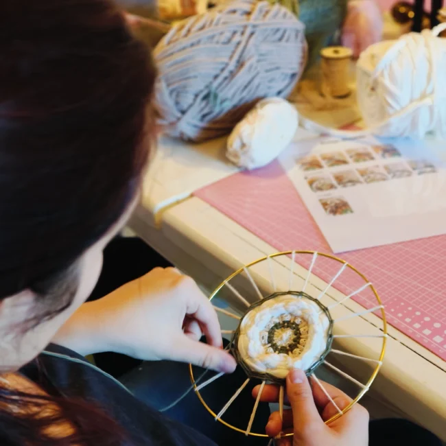 Atelier autour du fil : atelier tissage circulaire - O détour d'un voyage