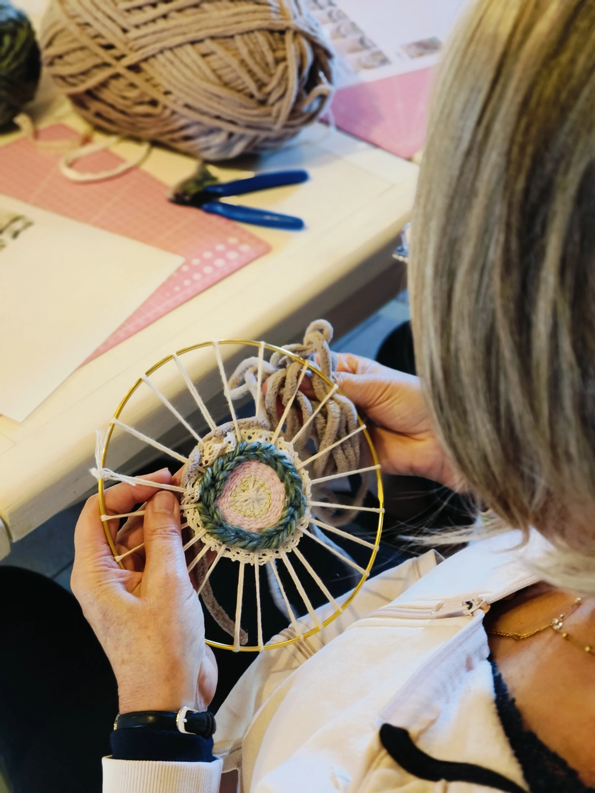 Apprendre le tissage en atelier à Luchapt dans la Vienne avec O détour d'un voyage