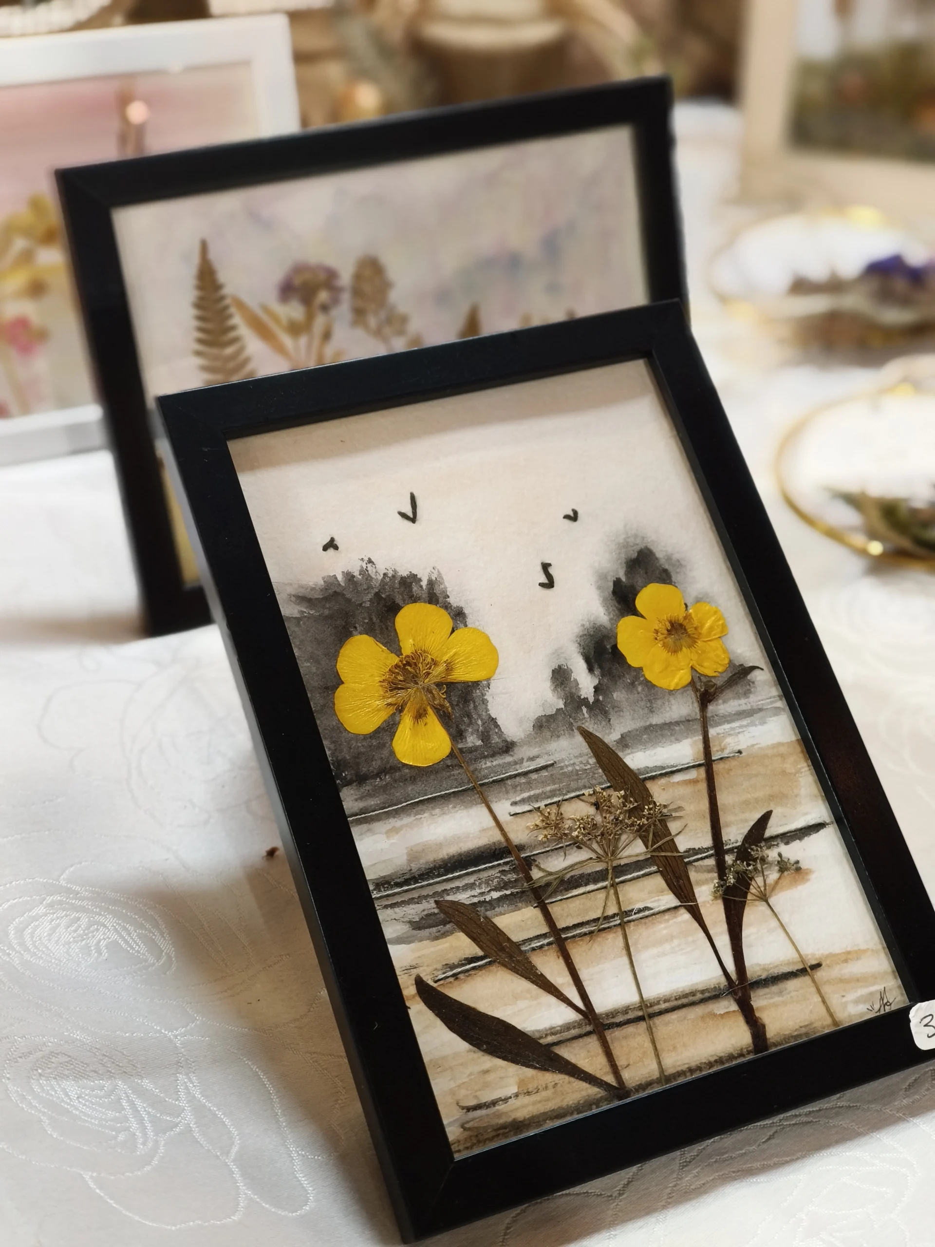 herbier en aquarelle et fleurs séchées