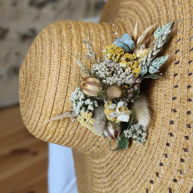 chapeau de fleurs séchées