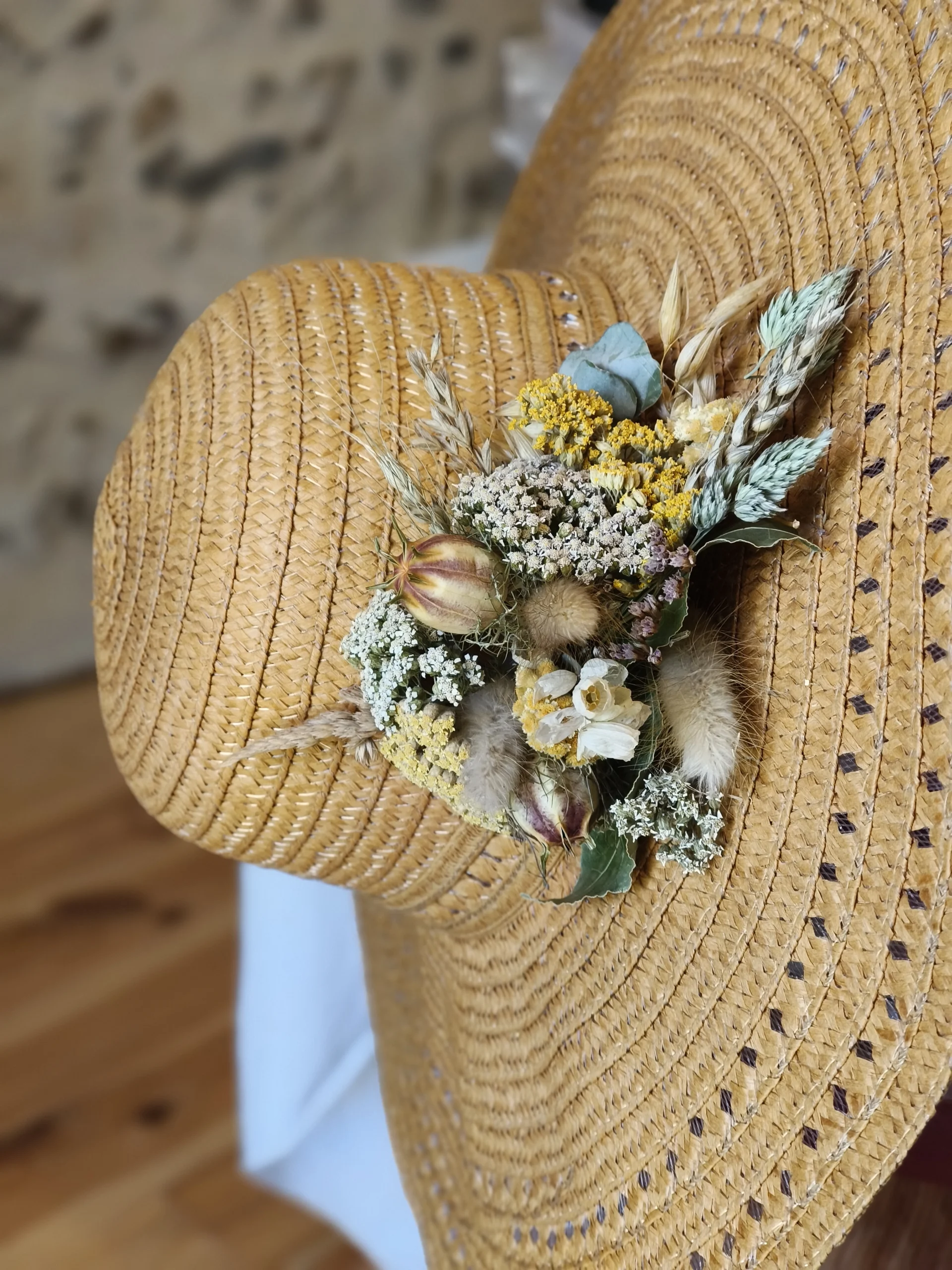 chapeau de fleurs séchées