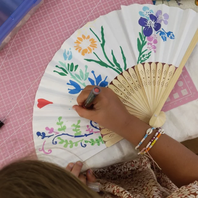 Ateliers Peinture, Aquarelle et Vision Board - atelier peinture sur éventail pour adultes et enfants