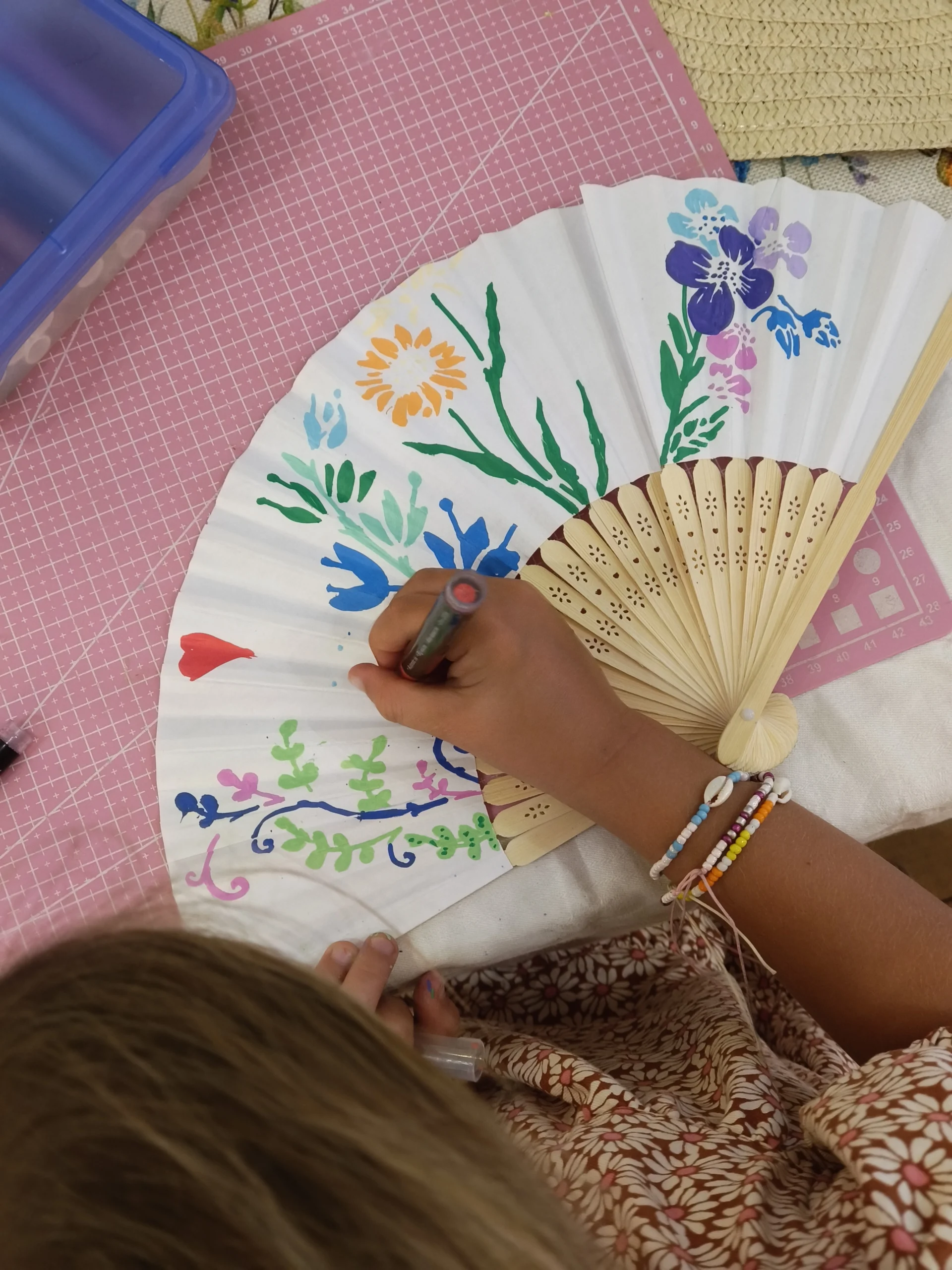 Ateliers Peinture, Aquarelle et Vision Board - atelier peinture sur éventail pour adultes et enfants